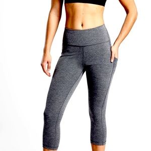 Athleta Dark Gray Ultimate Stash Pocket Capri Legging Size Small S in EUC